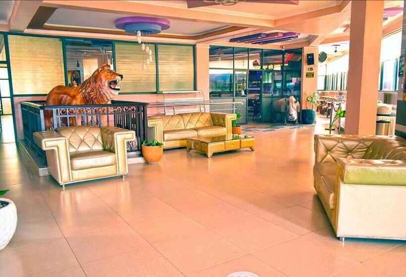 Two Oceans Hotel Voi