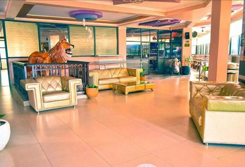 Two Oceans Hotel Voi