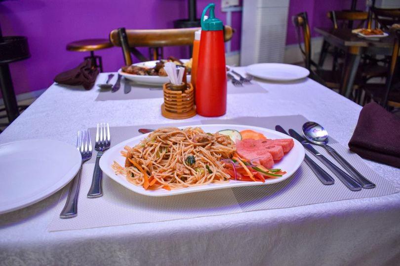 Two Oceans Hotel Voi