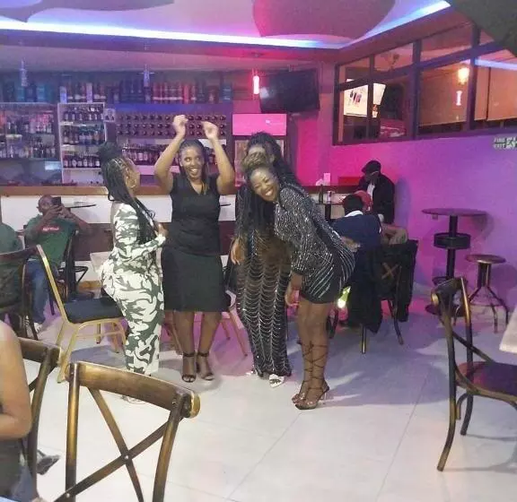 Two Oceans Hotel Voi