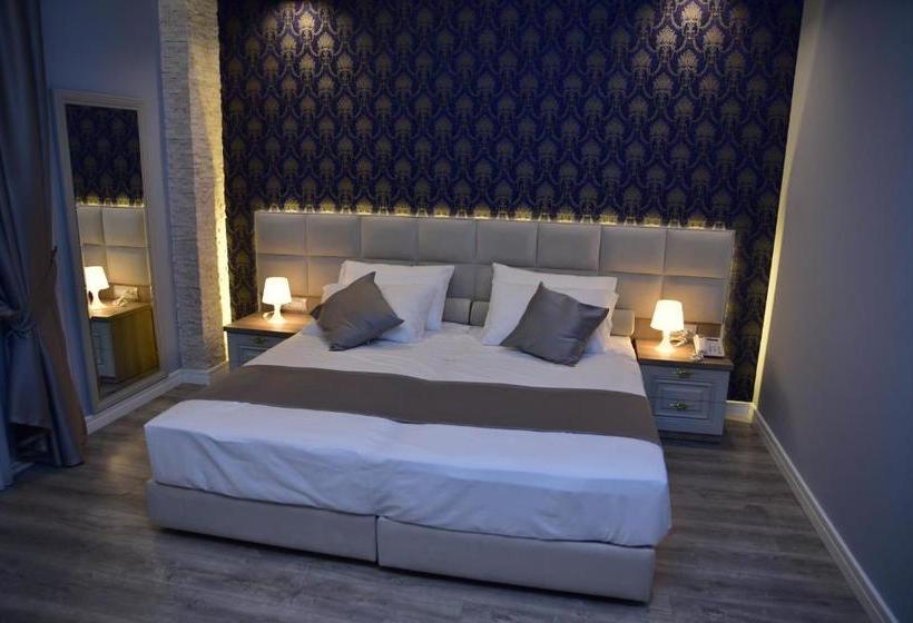 هتل The King Resort