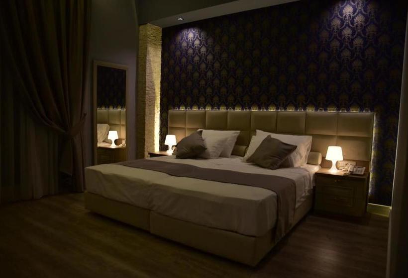 هتل The King Resort