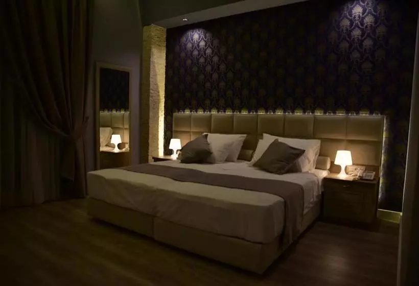 هتل The King Resort