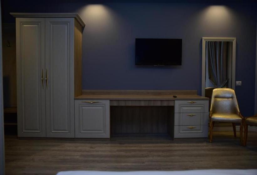 هتل The King Resort