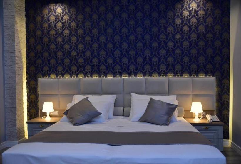 هتل The King Resort