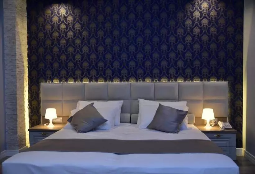 هتل The King Resort