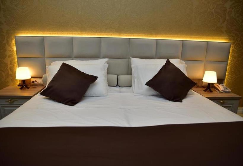 هتل The King Resort