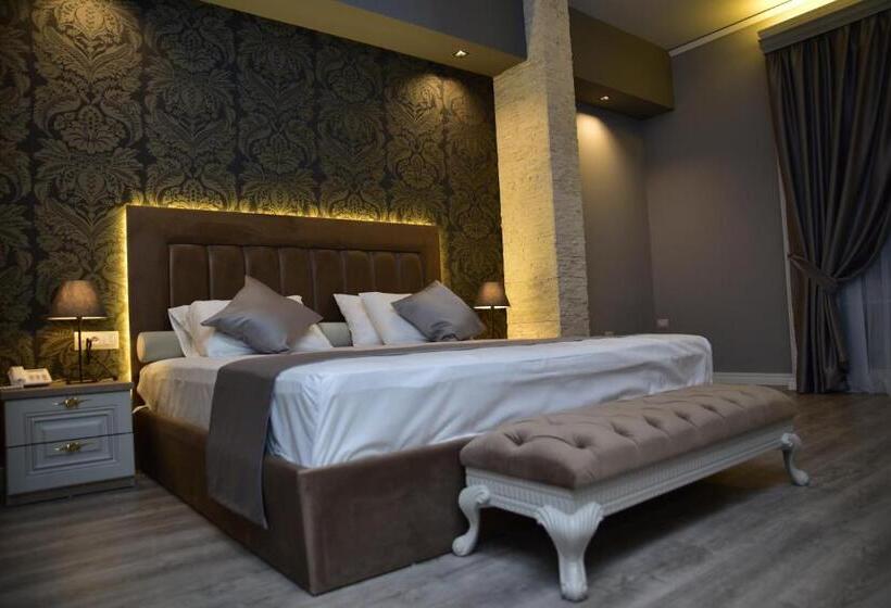 هتل The King Resort