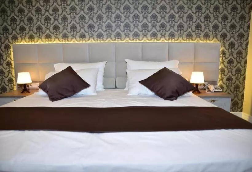 هتل The King Resort