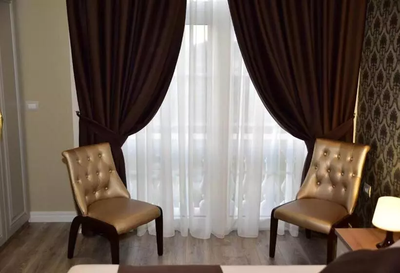 هتل The King Resort