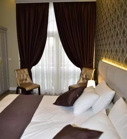 هتل The King Resort