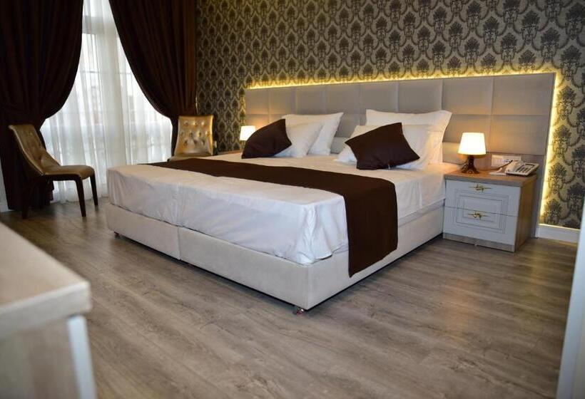 هتل The King Resort