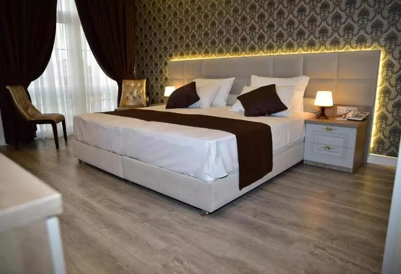 هتل The King Resort