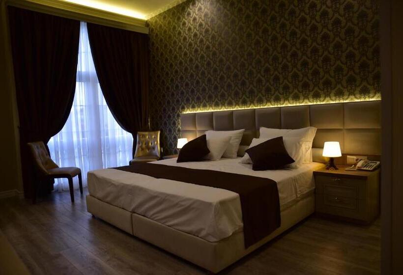 هتل The King Resort