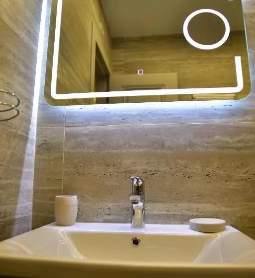 هتل The King Resort