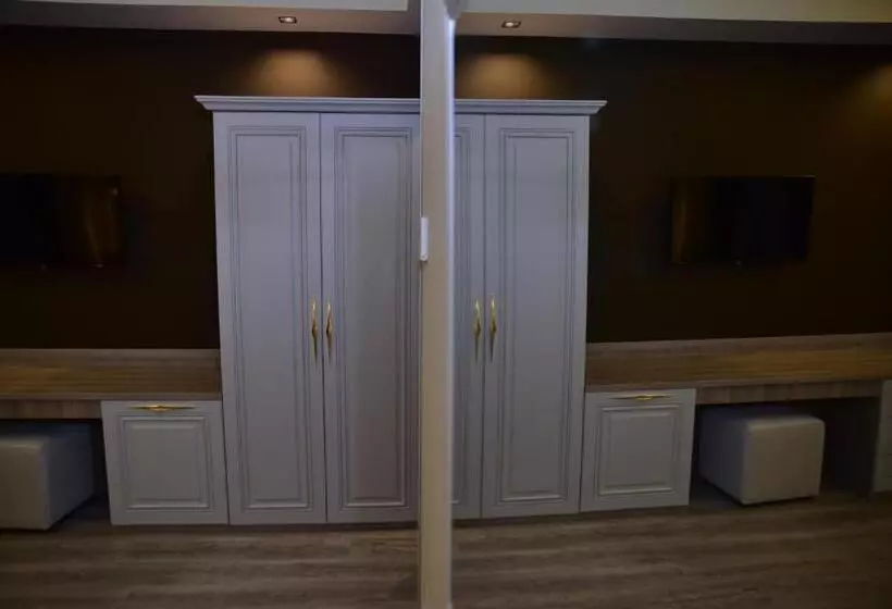 هتل The King Resort