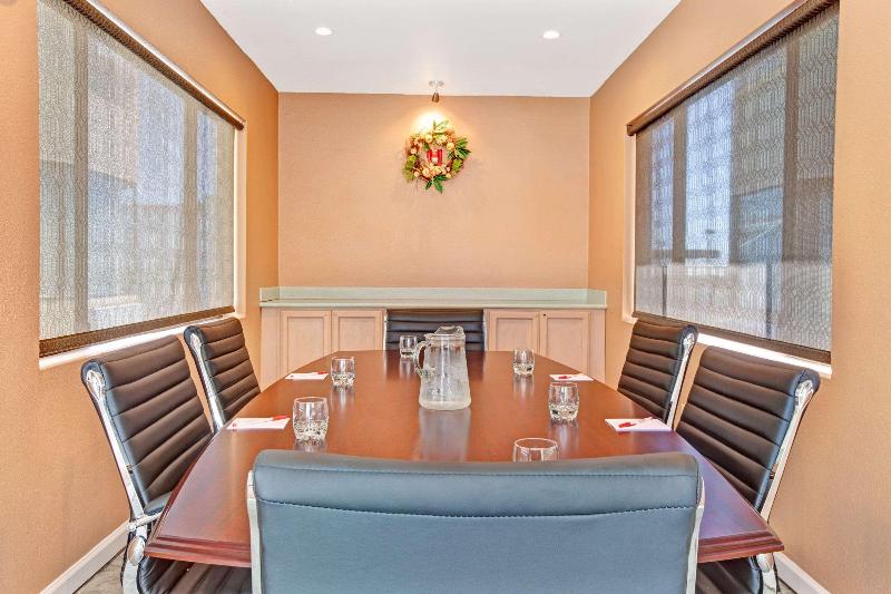 هتل Aluxor Sfo, Sapphire Boutique Collection