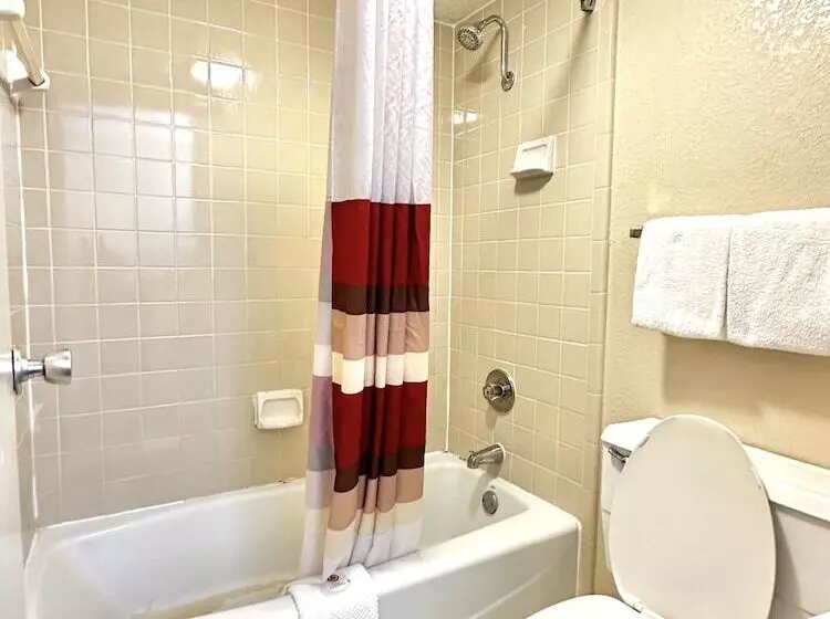 酒店 Days Inn & Suites By Wyndham Bossier City