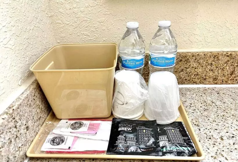 酒店 Days Inn & Suites By Wyndham Bossier City