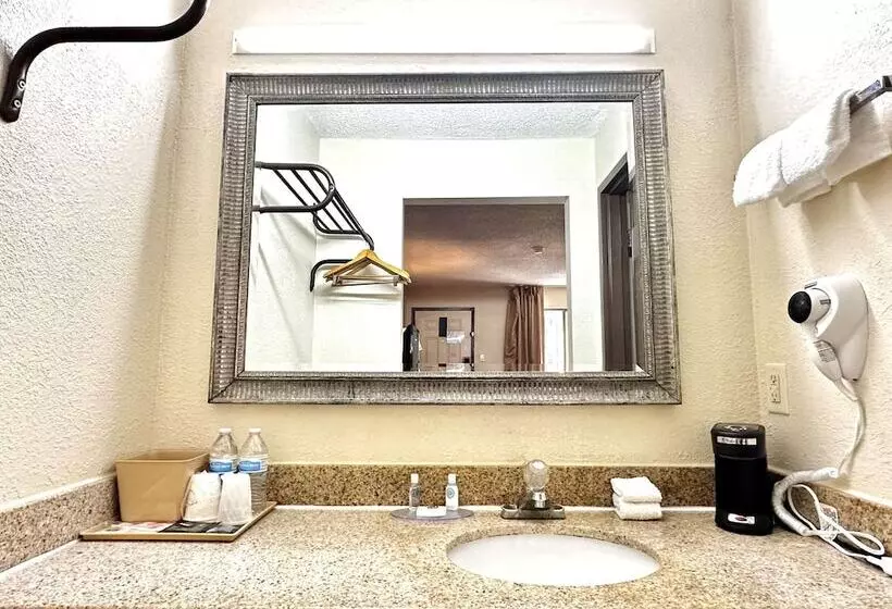 酒店 Days Inn & Suites By Wyndham Bossier City