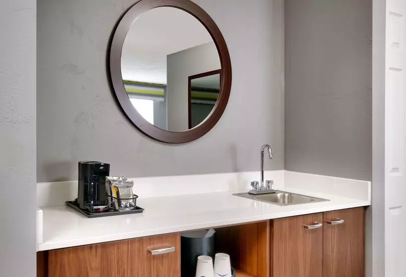 فندق Hampton Inn & Suites Salt Lake City Airport