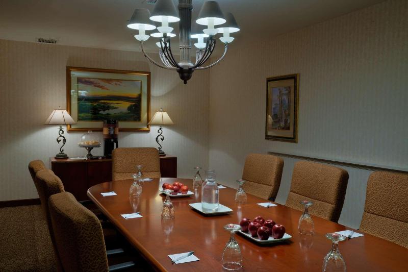 هتل Hampton Inn & Suites Salt Lake City Airport