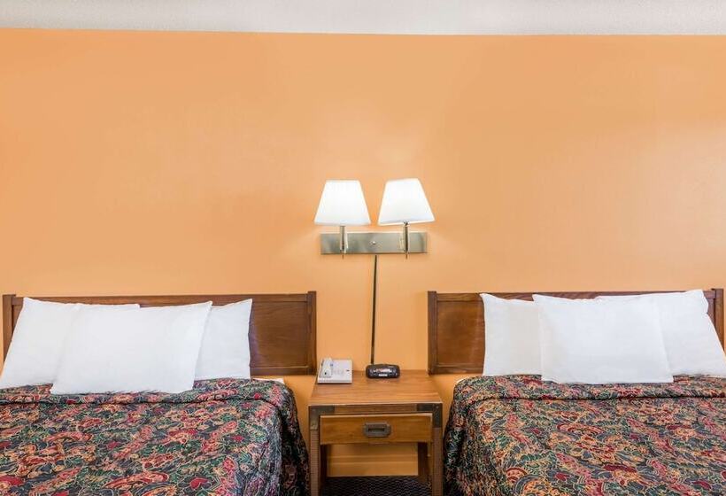 בית מלון כפרי Knights Inn Chanute