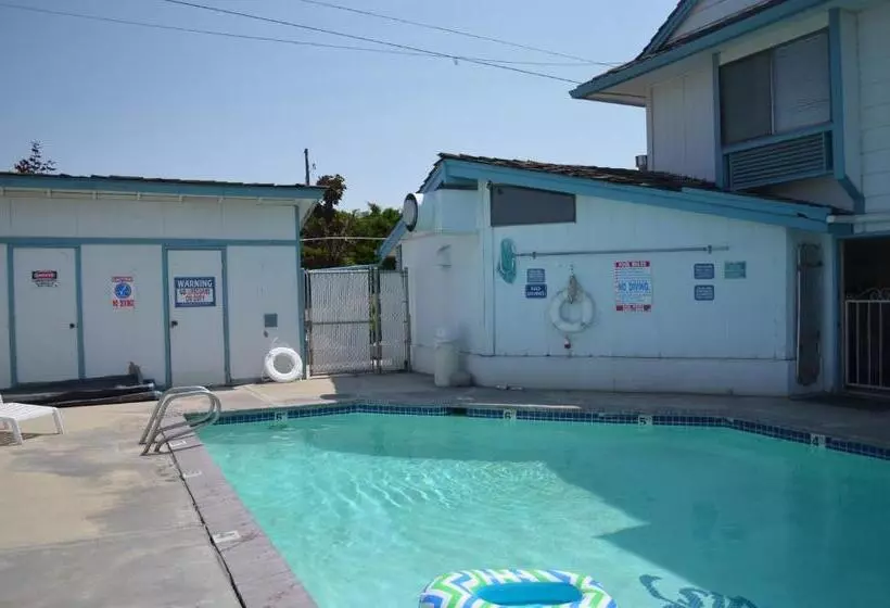 호텔 Nampa Inn & Suites