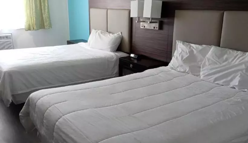 호텔 Nampa Inn & Suites