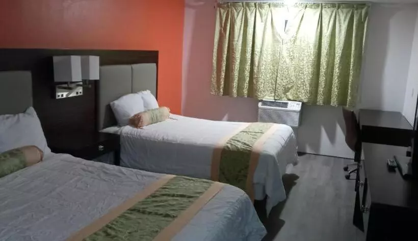 호텔 Nampa Inn & Suites