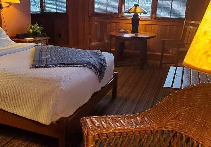 ホテル Roycroft Inn