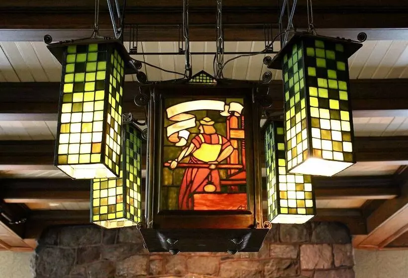 Отель Roycroft Inn