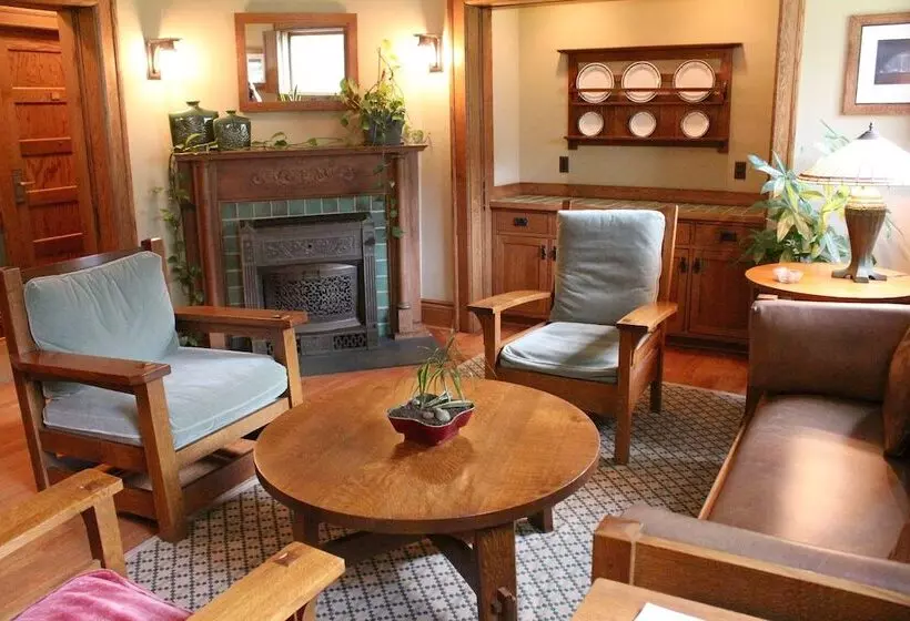 Отель Roycroft Inn