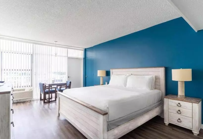 Отель Sands Harbor Resort And Marina