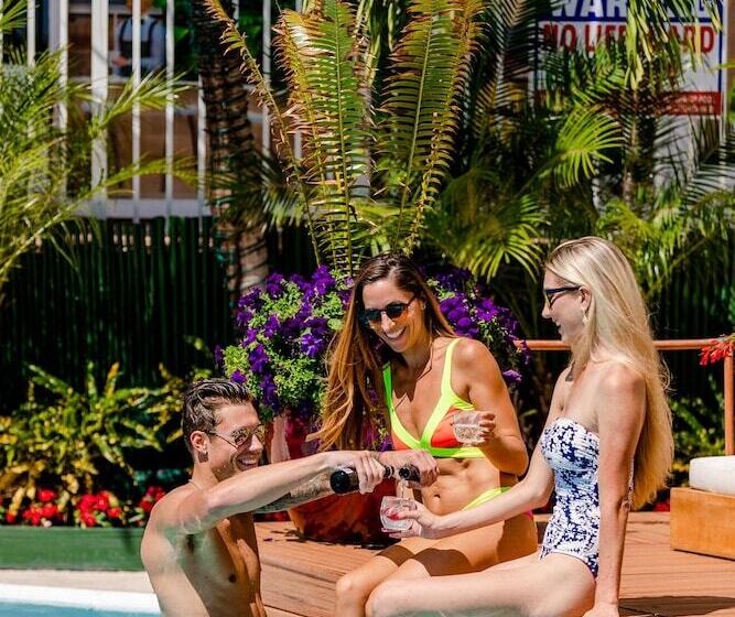 فندق Sands Harbor Resort And Marina