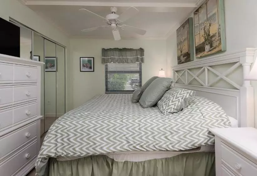 فندق Sanibel Moorings