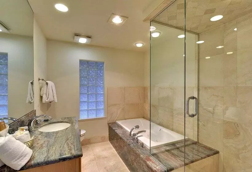 酒店 Saratoga Oaks Lodge