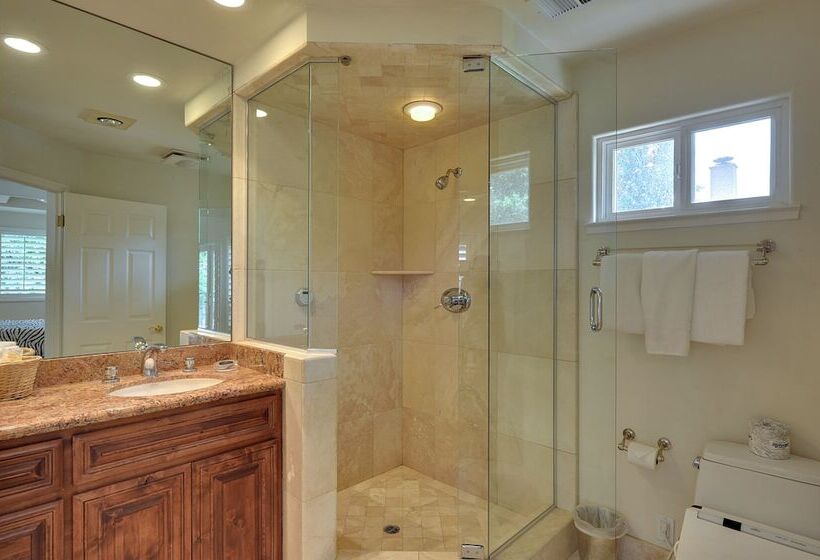 فندق Saratoga Oaks Lodge