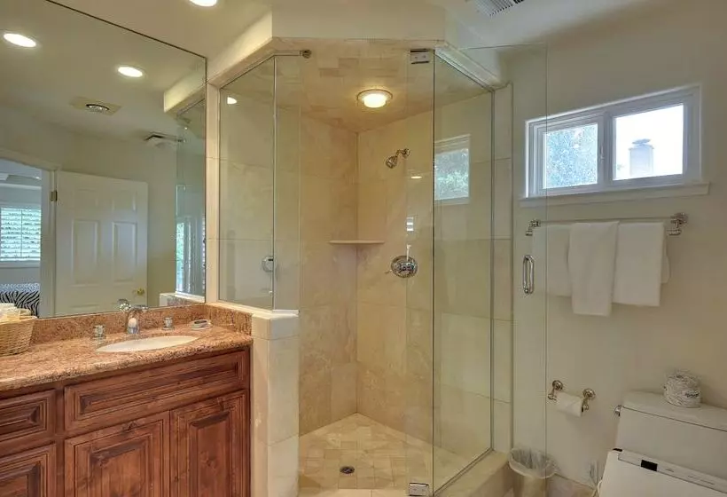 酒店 Saratoga Oaks Lodge