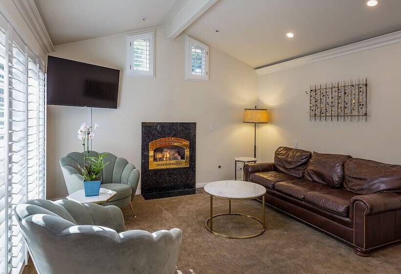 فندق Saratoga Oaks Lodge