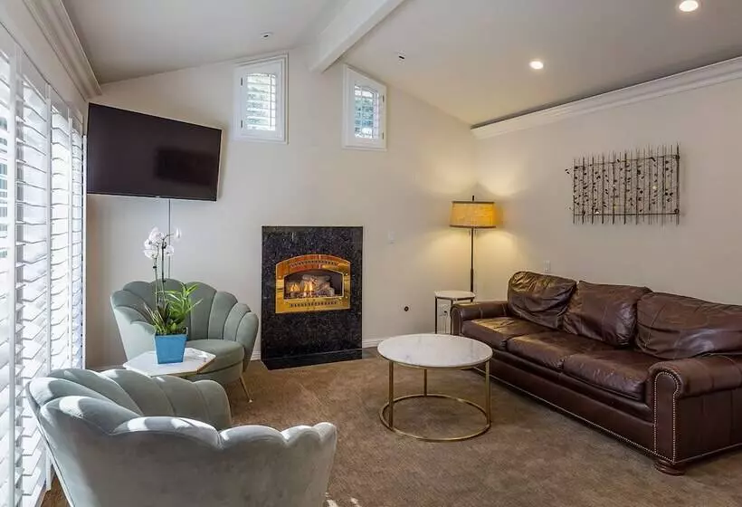 酒店 Saratoga Oaks Lodge