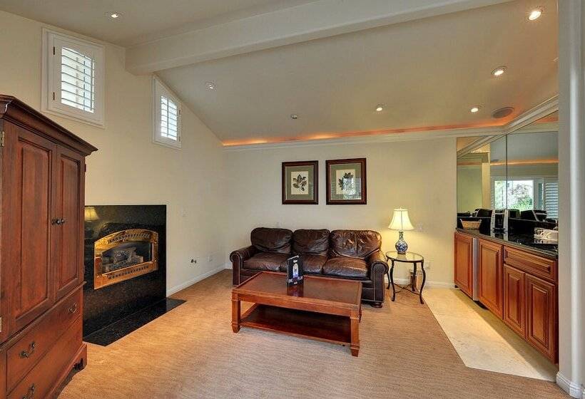 فندق Saratoga Oaks Lodge