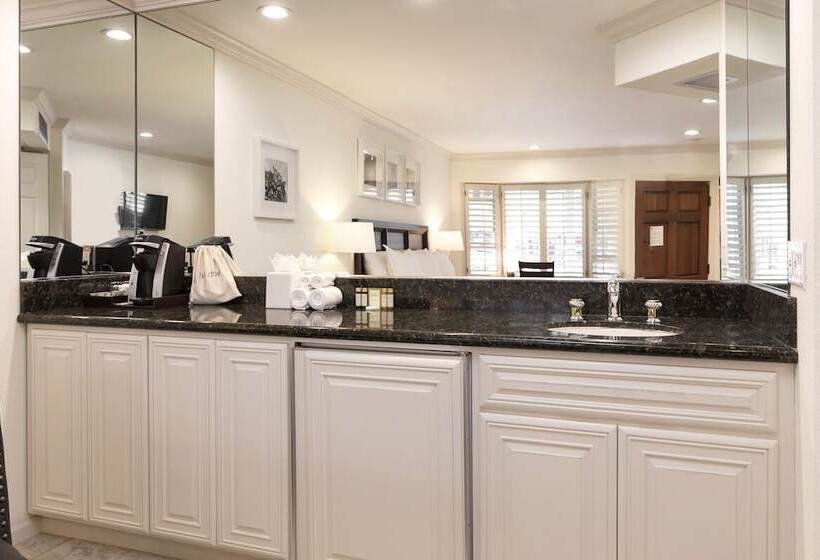 فندق Saratoga Oaks Lodge