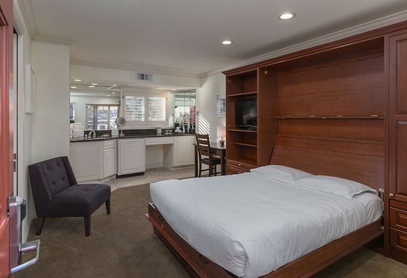 فندق Saratoga Oaks Lodge