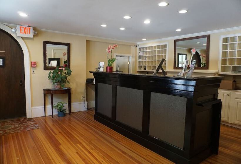 ホテル Seven Hills Inn