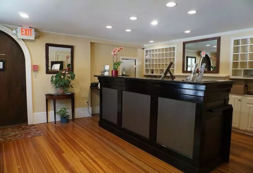 ホテル Seven Hills Inn