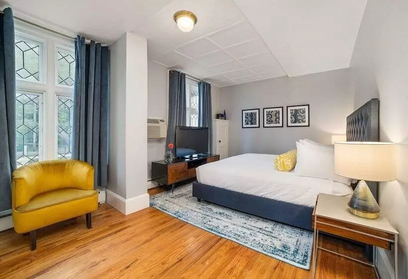 ホテル Seven Hills Inn