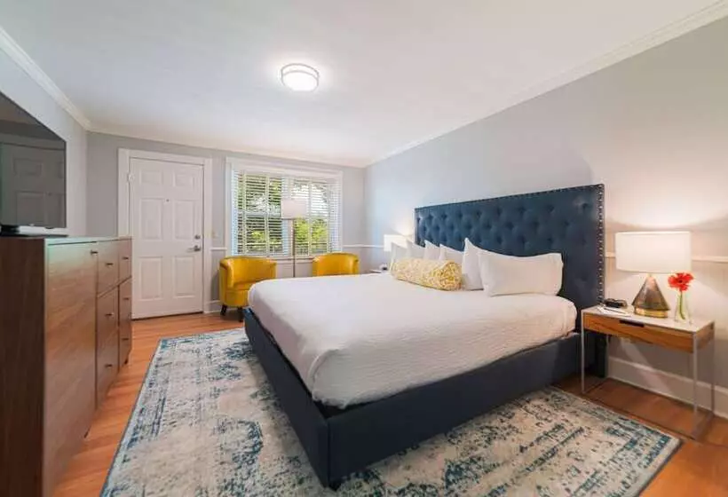 ホテル Seven Hills Inn