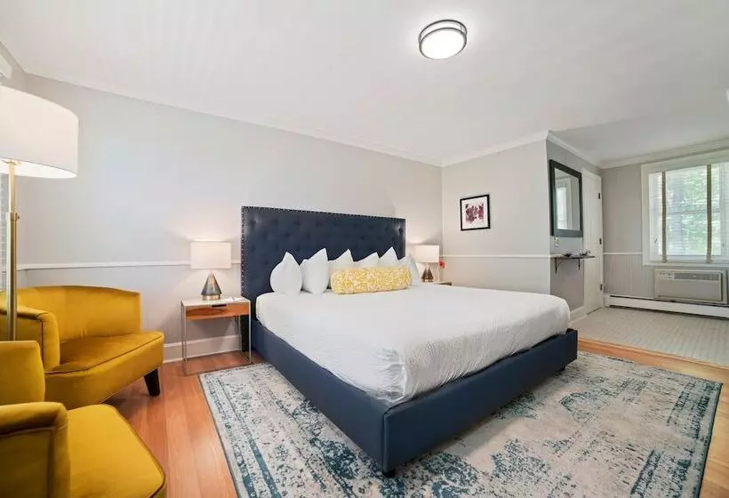 ホテル Seven Hills Inn