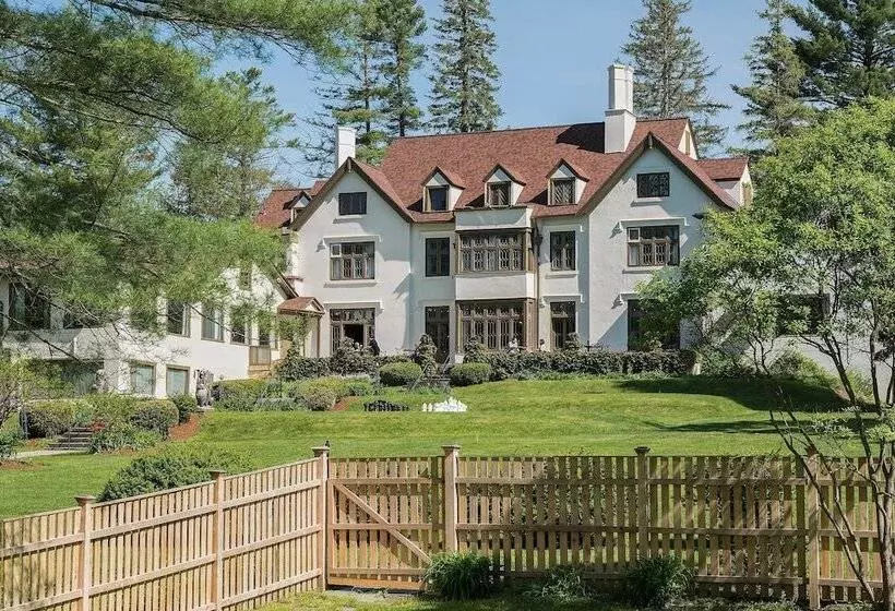 ホテル Seven Hills Inn